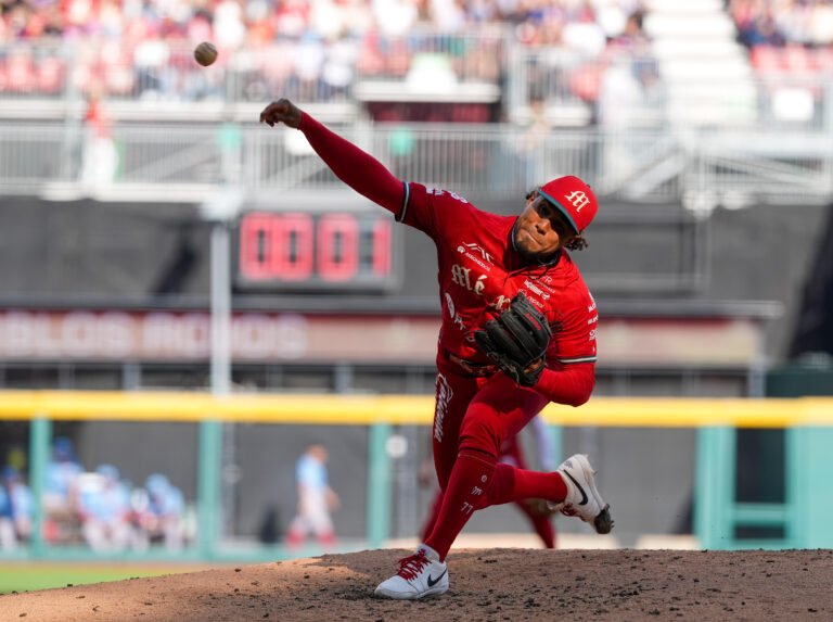 diablos se lleva la serie roja con victoria 10-7 sobre el aguila