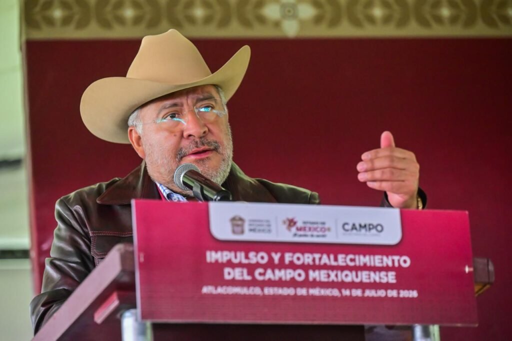 Fortalecimiento del Campo Mexiquense durante entrega de apoyos a productores en Atlacomulco Estado de México.