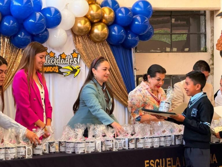 Ivette Topete clausuras escolares durante ceremonia de graduación de la Generación 2026 en Amecameca