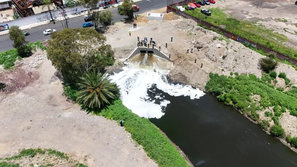 Colector Xochiaca durante pruebas de operación para prevenir inundaciones en Nezahualcóyotl y el oriente del Estado de México