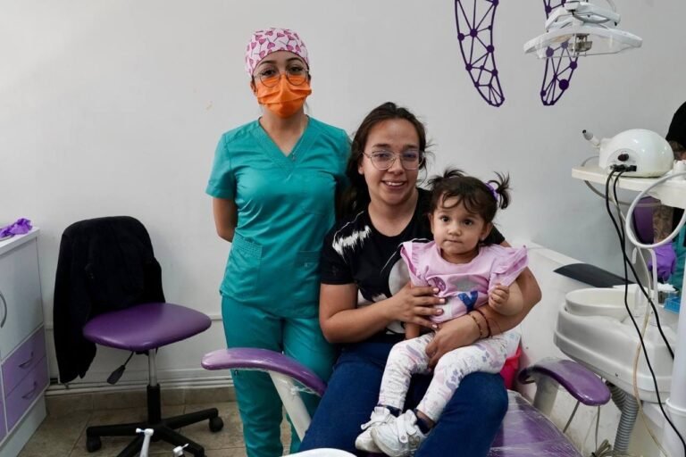Consultas dentales gratuitas para niñas y niños en Nezahualcóyotl durante la campaña Regresa a clases sin caries
