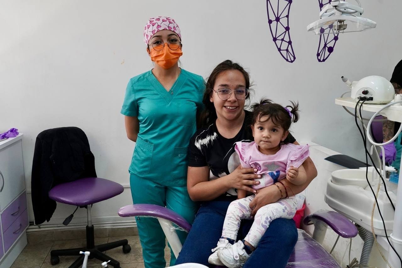 Consultas dentales gratuitas para niñas y niños en Nezahualcóyotl durante la campaña Regresa a clases sin caries