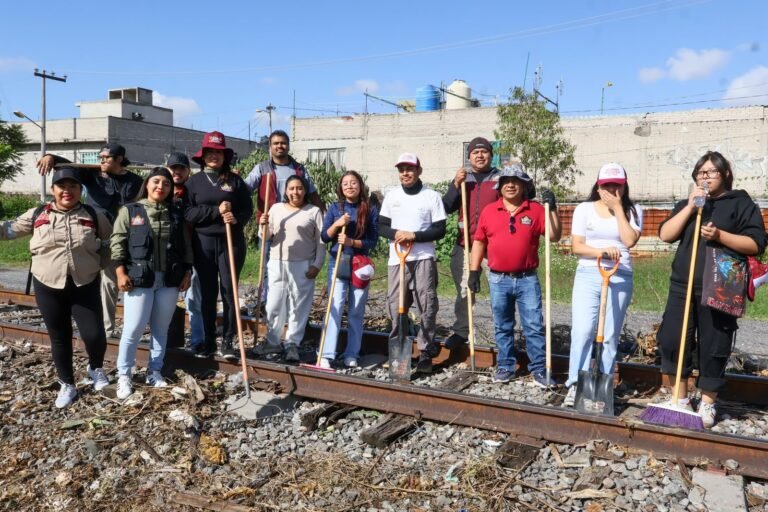 Tequios por la Transformación en Nezahualcóyotl con jóvenes participando en recuperación de espacios públicos y actividades por la paz.