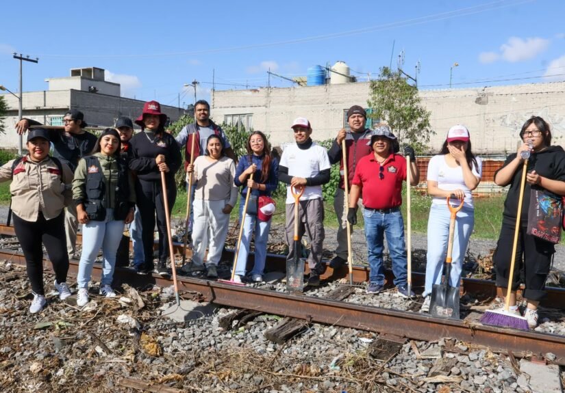 Tequios por la Transformación en Nezahualcóyotl con jóvenes participando en recuperación de espacios públicos y actividades por la paz.