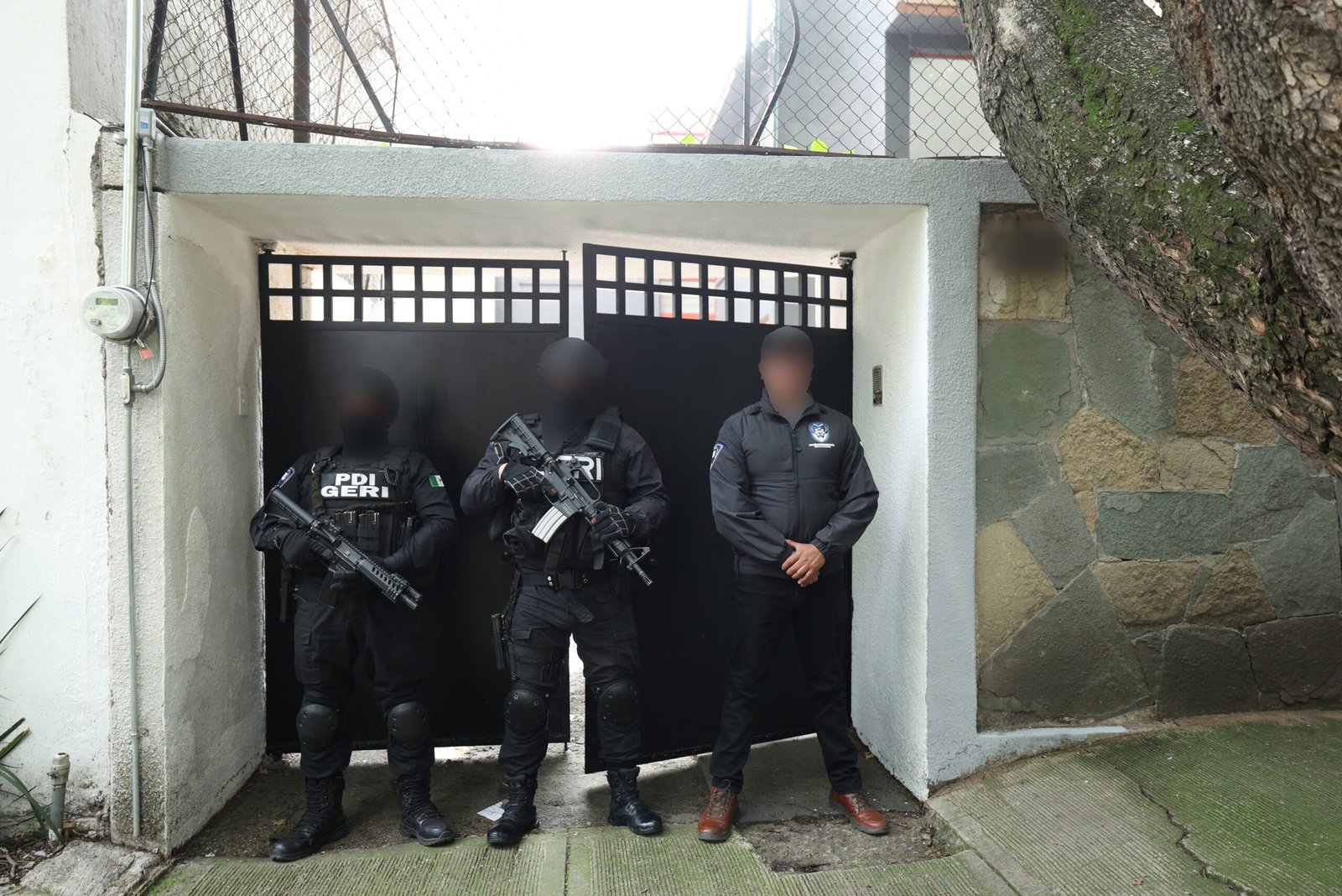 Aseguramiento de inmueble en Martín Mendalde realizado por la Fiscalía CDMX durante una investigación por posible despojo en Benito Juárez.