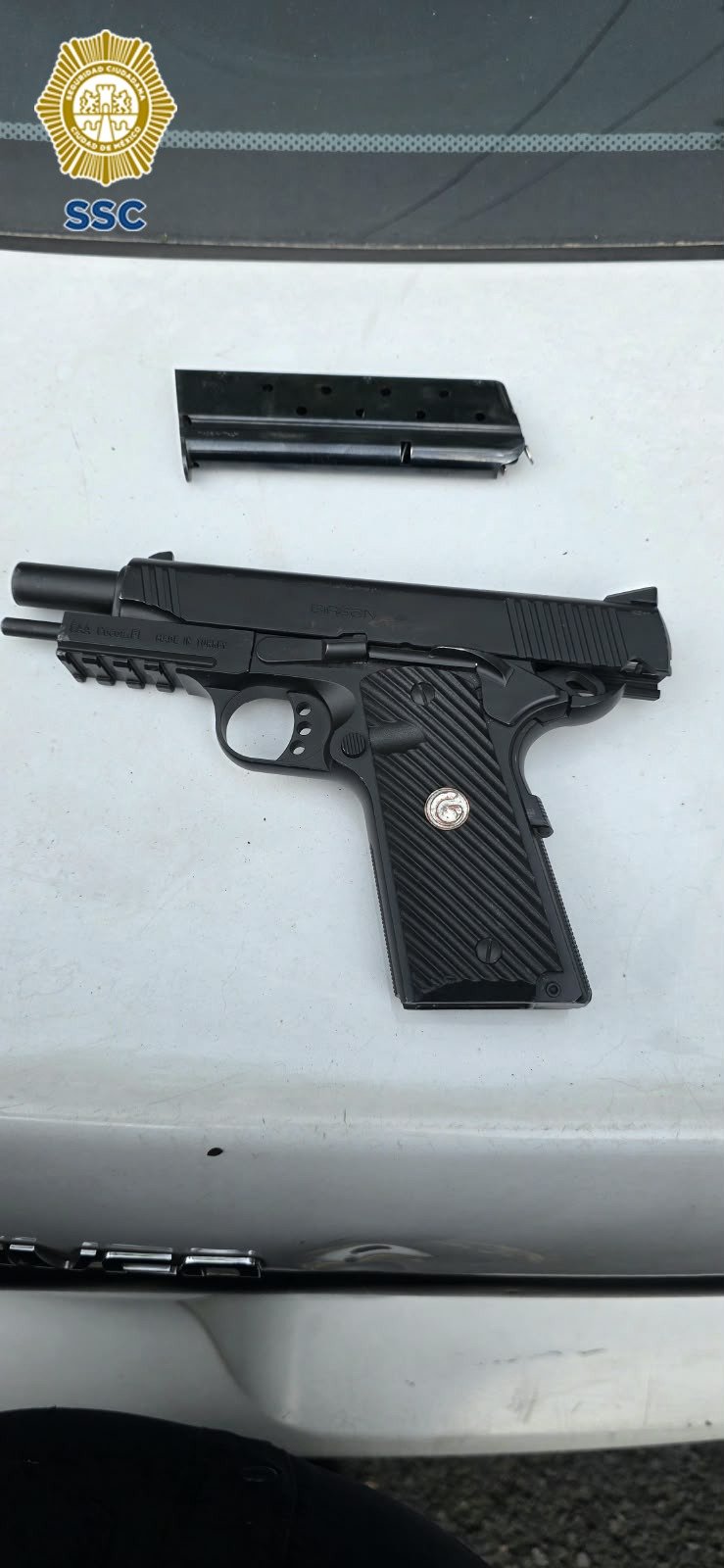 mujer detenida con arma de fuego en Iztacalco