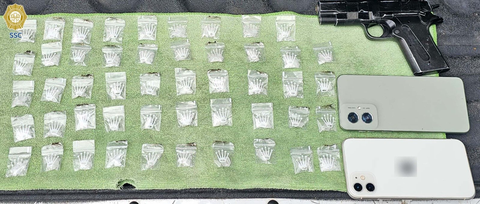 ssc detiene a dos personas con droga y motocicleta robada en gustavo a madero