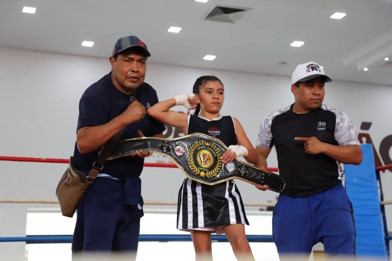 Participantes del torneo Futuros Campeones Álvaro Obregón en el ring.