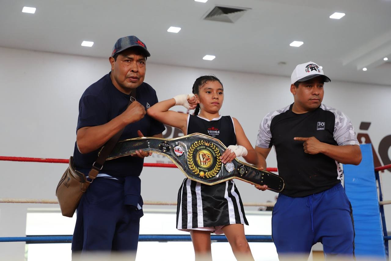 Participantes del torneo Futuros Campeones Álvaro Obregón en el ring.