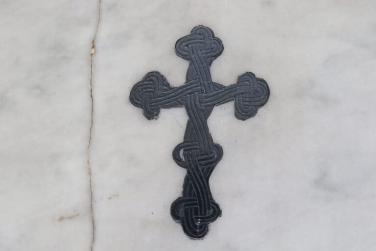 cruz celta en el Panteón de San Fernando