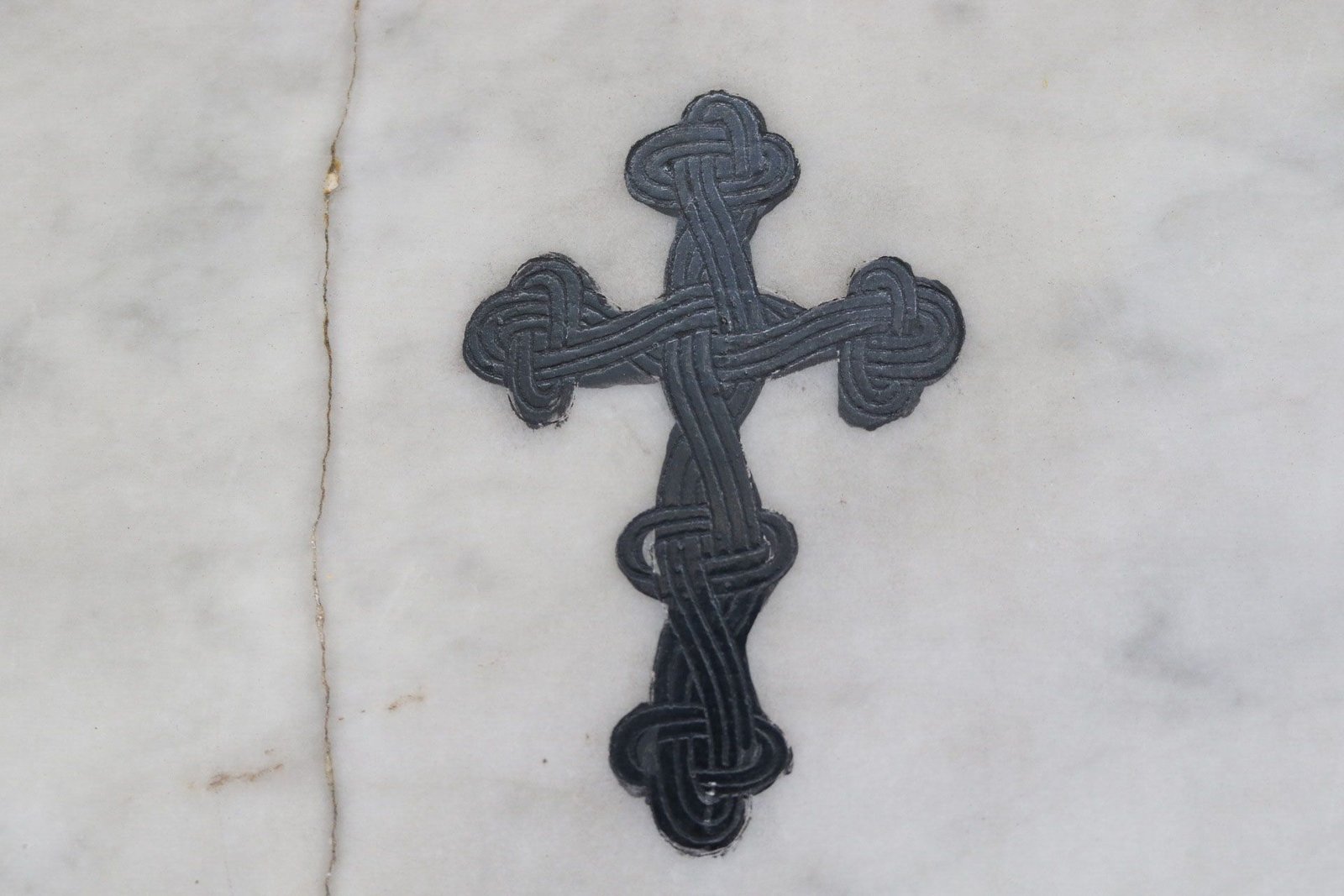 cruz celta en el Panteón de San Fernando