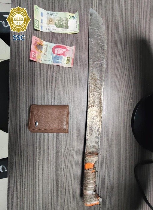 Detención por asalto a transeúnte en Tláhuac con machete asegurado por la SSC