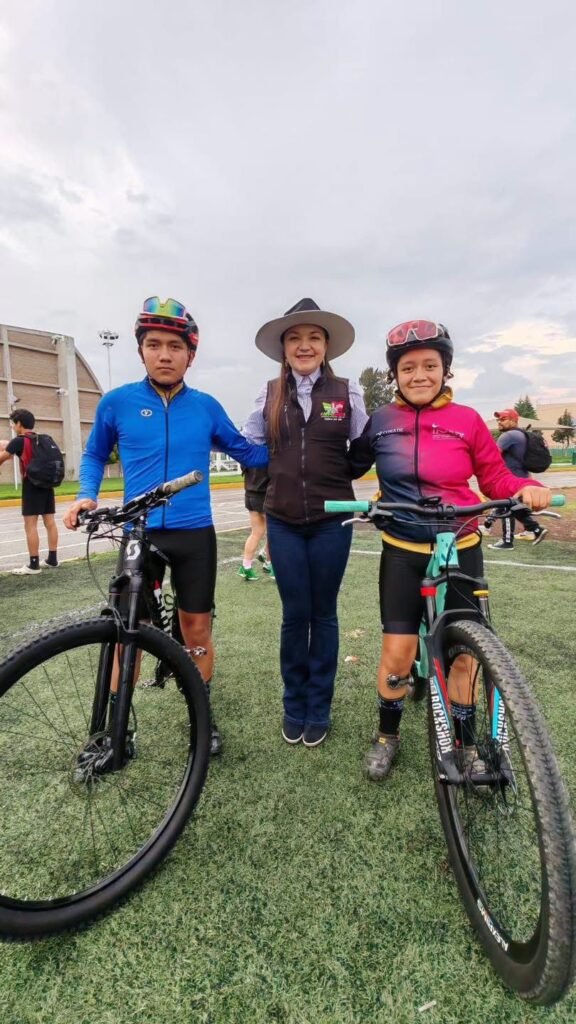 Anuncio de la pista de atletismo con tartán en Amecameca para beneficio de atletas y familias