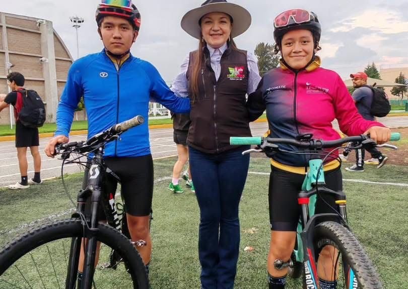 Anuncio de la pista de atletismo con tartán en Amecameca para beneficio de atletas y familias