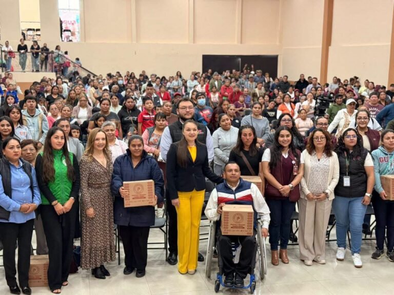 Nutrición y Bienestar Familiar DIFEM 2026 durante entrega de canastas alimentarias en Amecameca