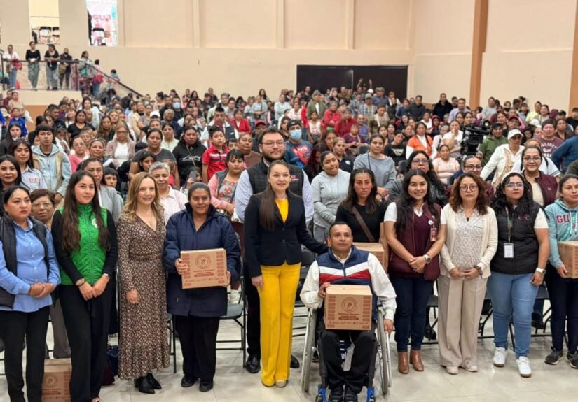 Nutrición y Bienestar Familiar DIFEM 2026 durante entrega de canastas alimentarias en Amecameca