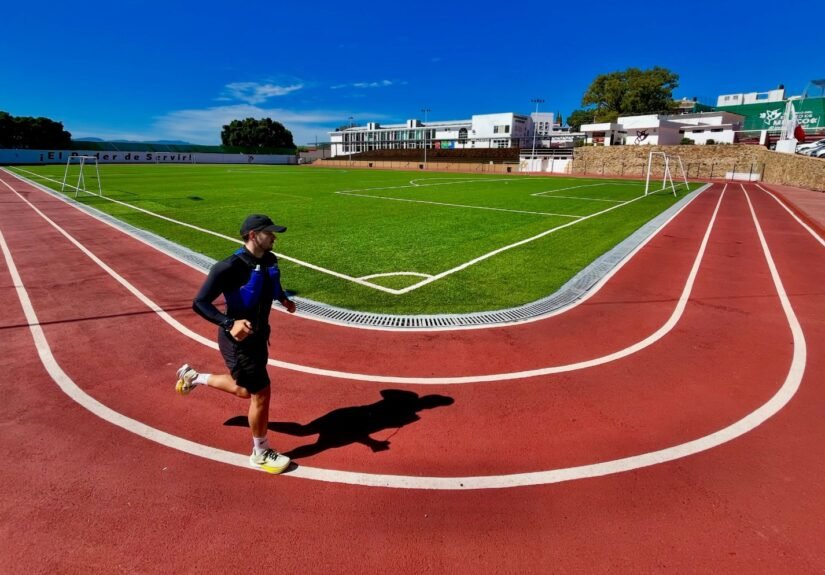 Unidad Deportiva Ixtapan de la Sal renovada con cancha sintética y trotapista moderna